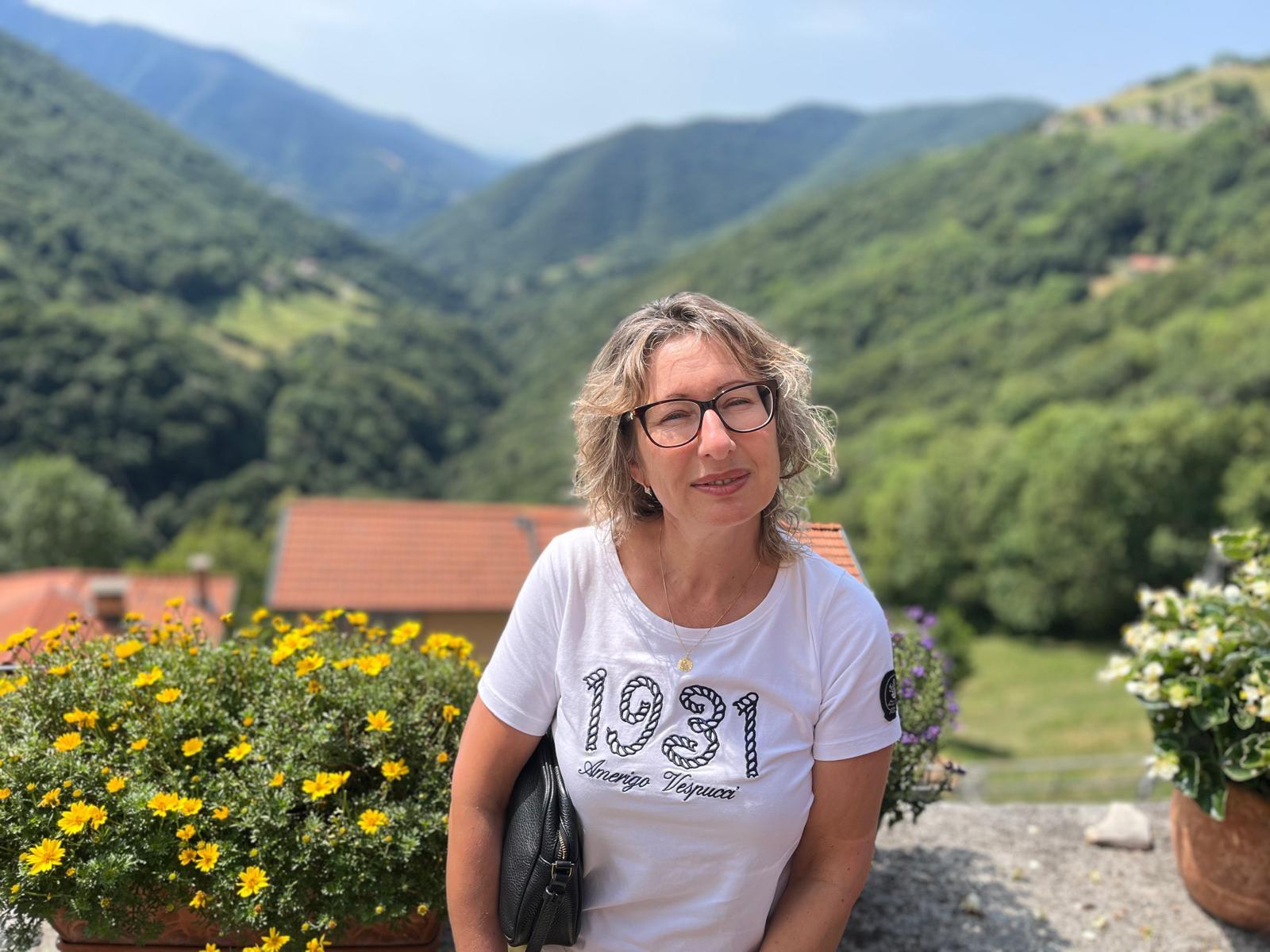 La mamma di Oksi in un borgo di montagna